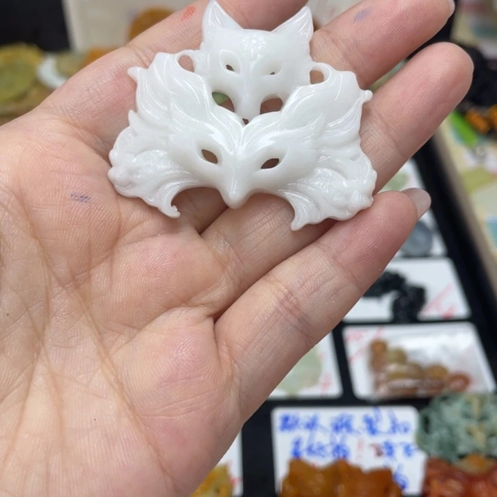 青***.合金蛇纹石玉颈饰