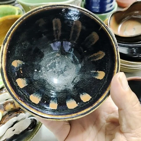 瓷片瓷片，各种摆件，均有瑕疵。沙锅！