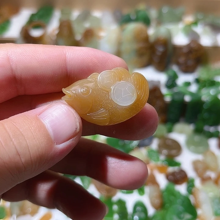 颈饰未镶嵌和田玉（糖玉）