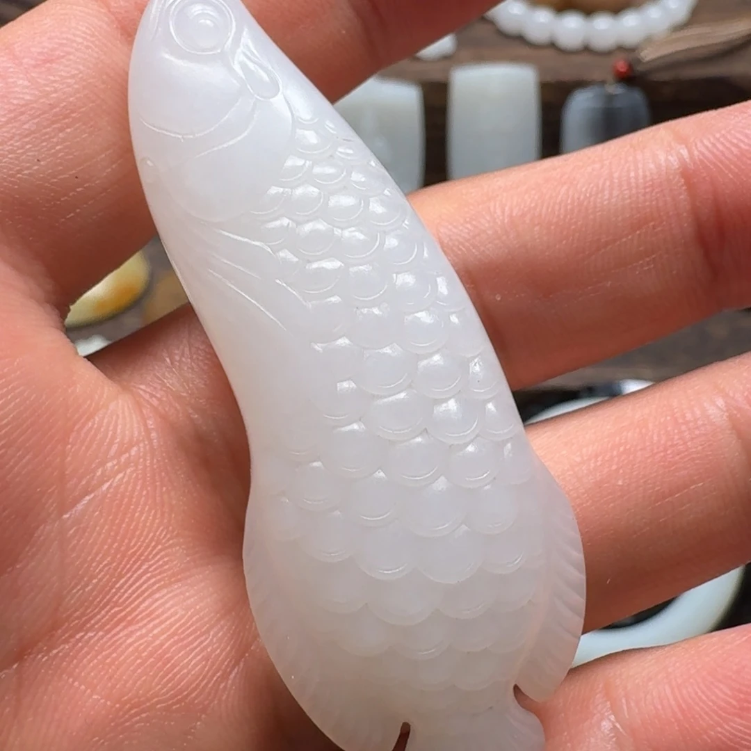 颈饰未镶嵌和田玉（白玉）