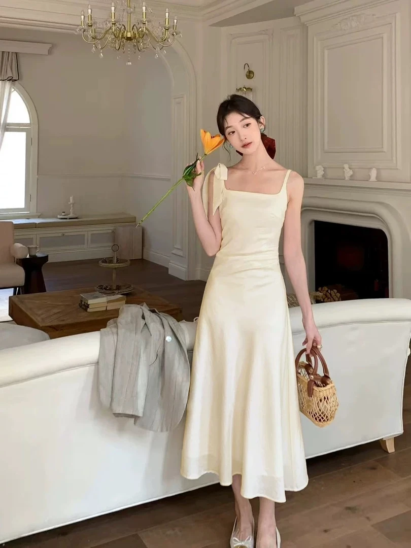 甜美夏季连衣裙肩部绑带纯色光泽料缎面吊带裙收腰显瘦中长裙简约
