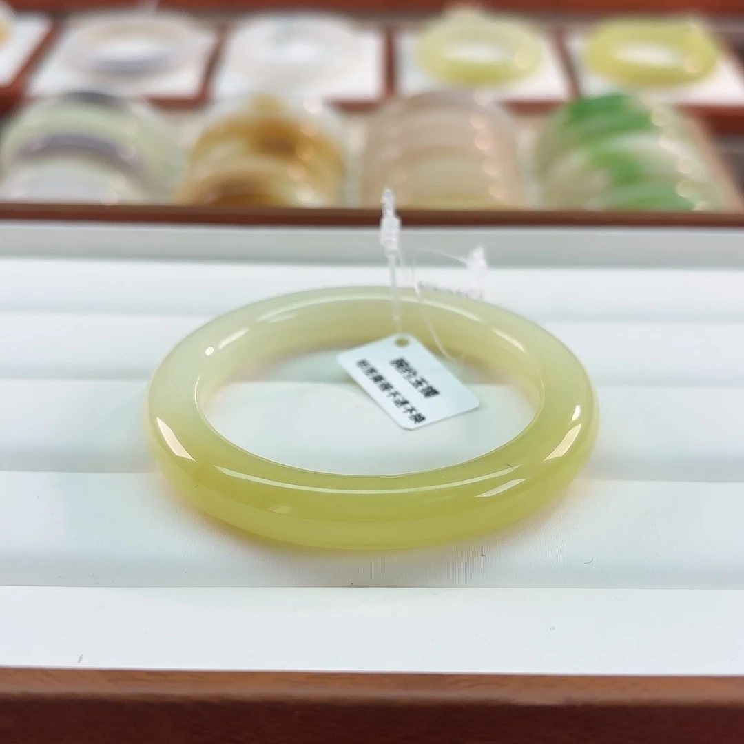 和田玉未镶嵌手镯【渐变黄口 泥鳅背】