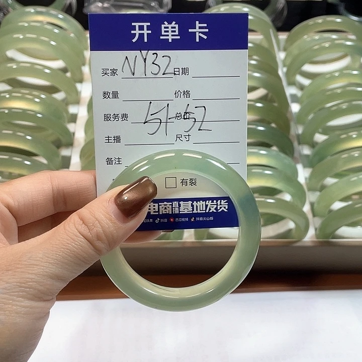 蛇纹石玉手镯未镶嵌骄***泥