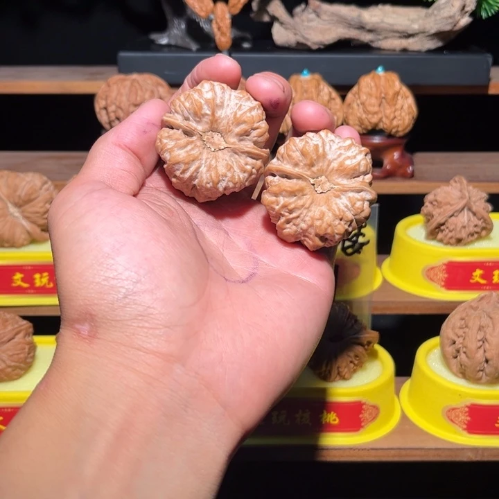 那***风吊坠文玩核桃蛤蟆头