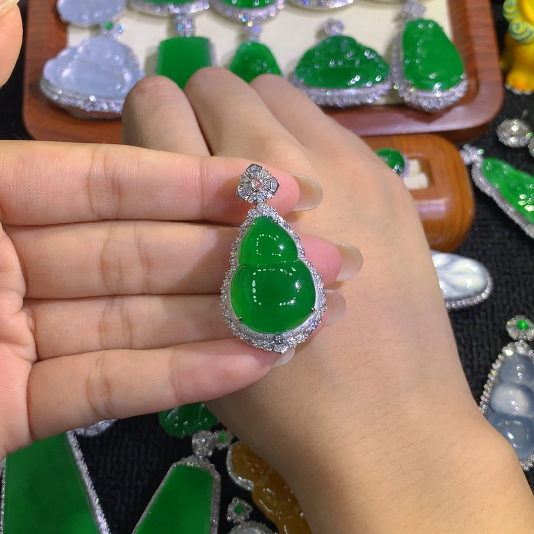 超***克翡翠18K金镶嵌颈饰分单1