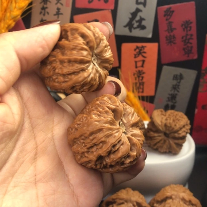 吊坠桃核有蟾型的平谷凹底