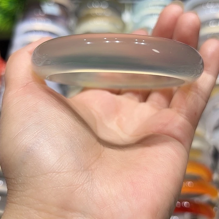 玛瑙/玉髓手镯未镶嵌拿*仑