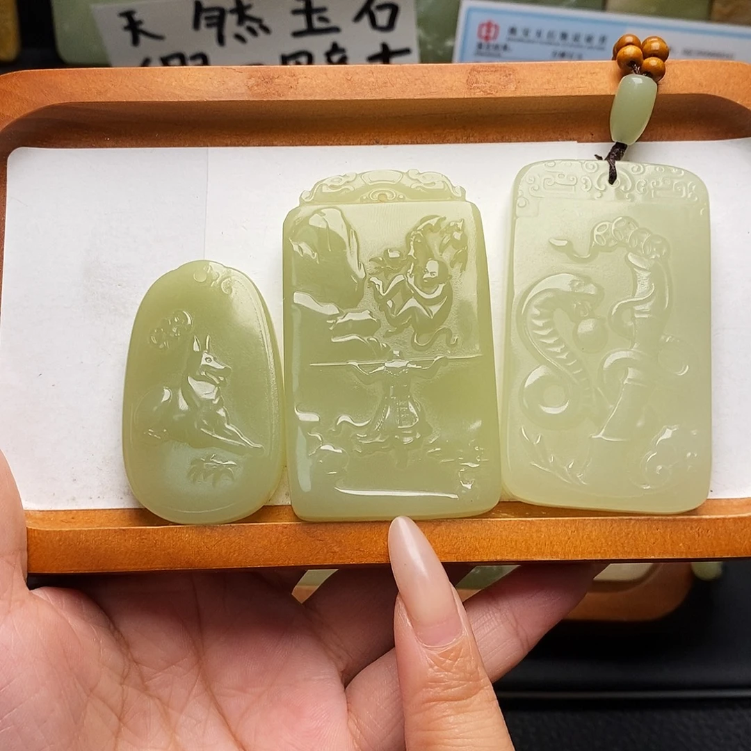 新疆昆仑山料方解玉石