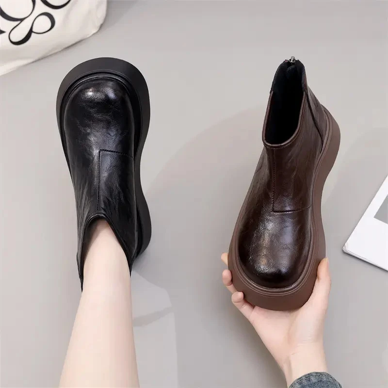 厚底马丁靴女2025秋冬季新款复古圆头增高烟管靴气质百搭加绒短靴