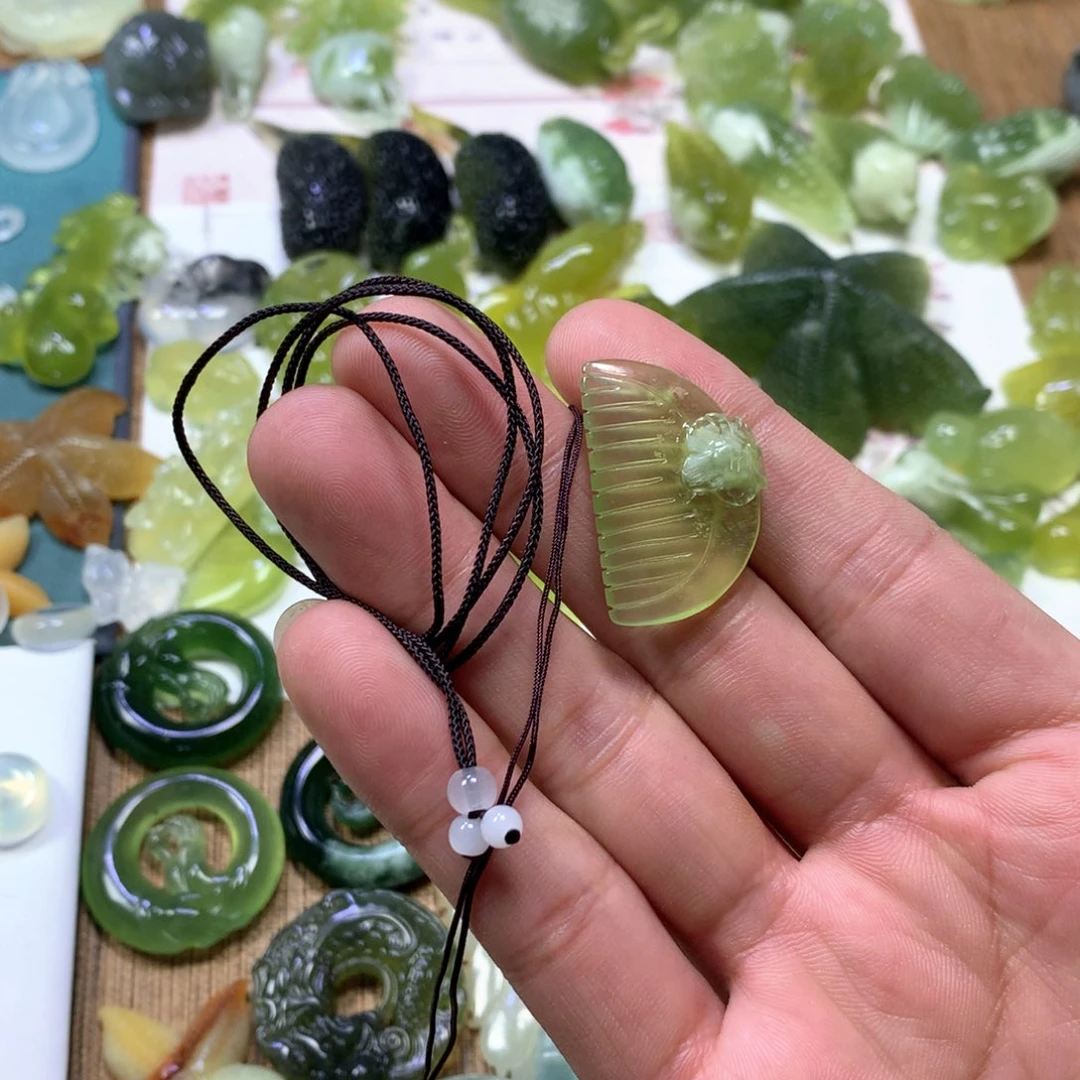 岫玉颈饰未镶嵌7*～梳子