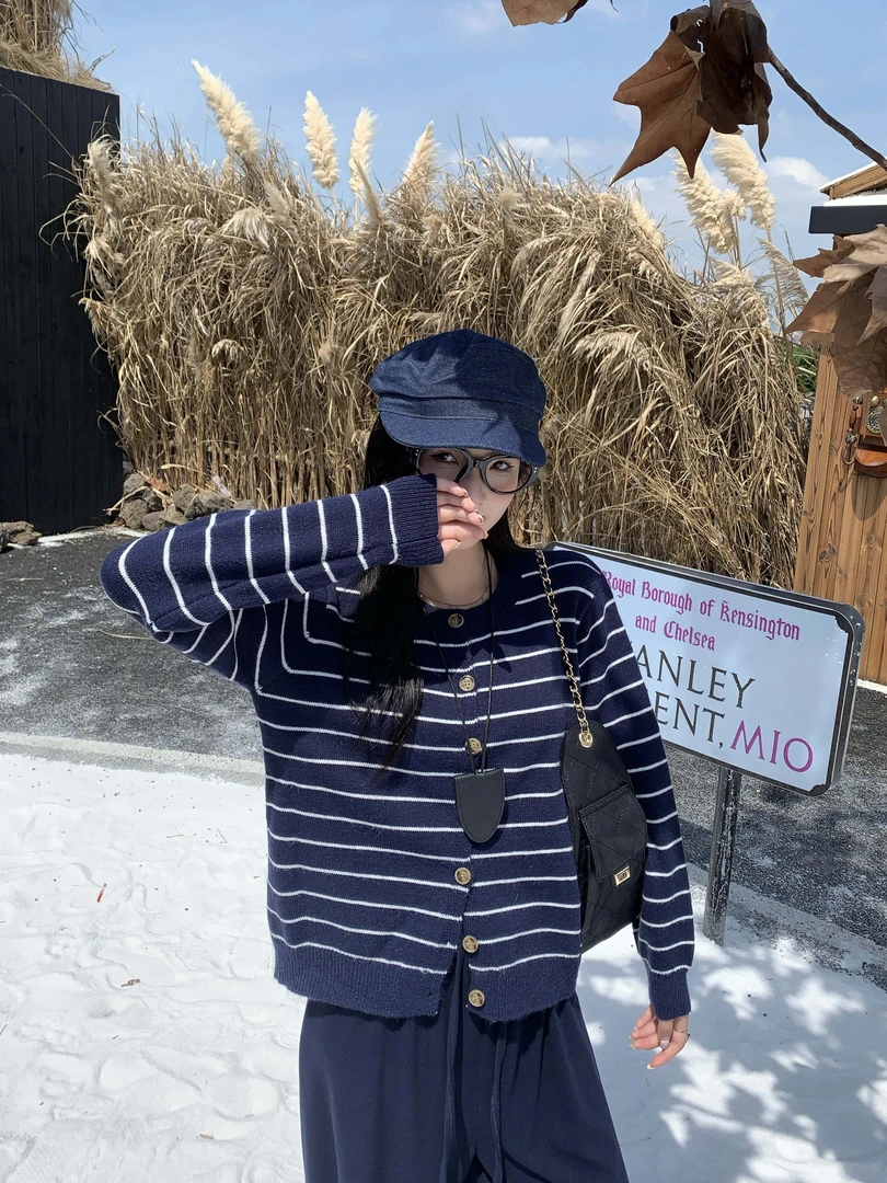 芝兰25秋冬新款慵懒风藏青色条纹针织开衫女韩系百搭显瘦针织上衣