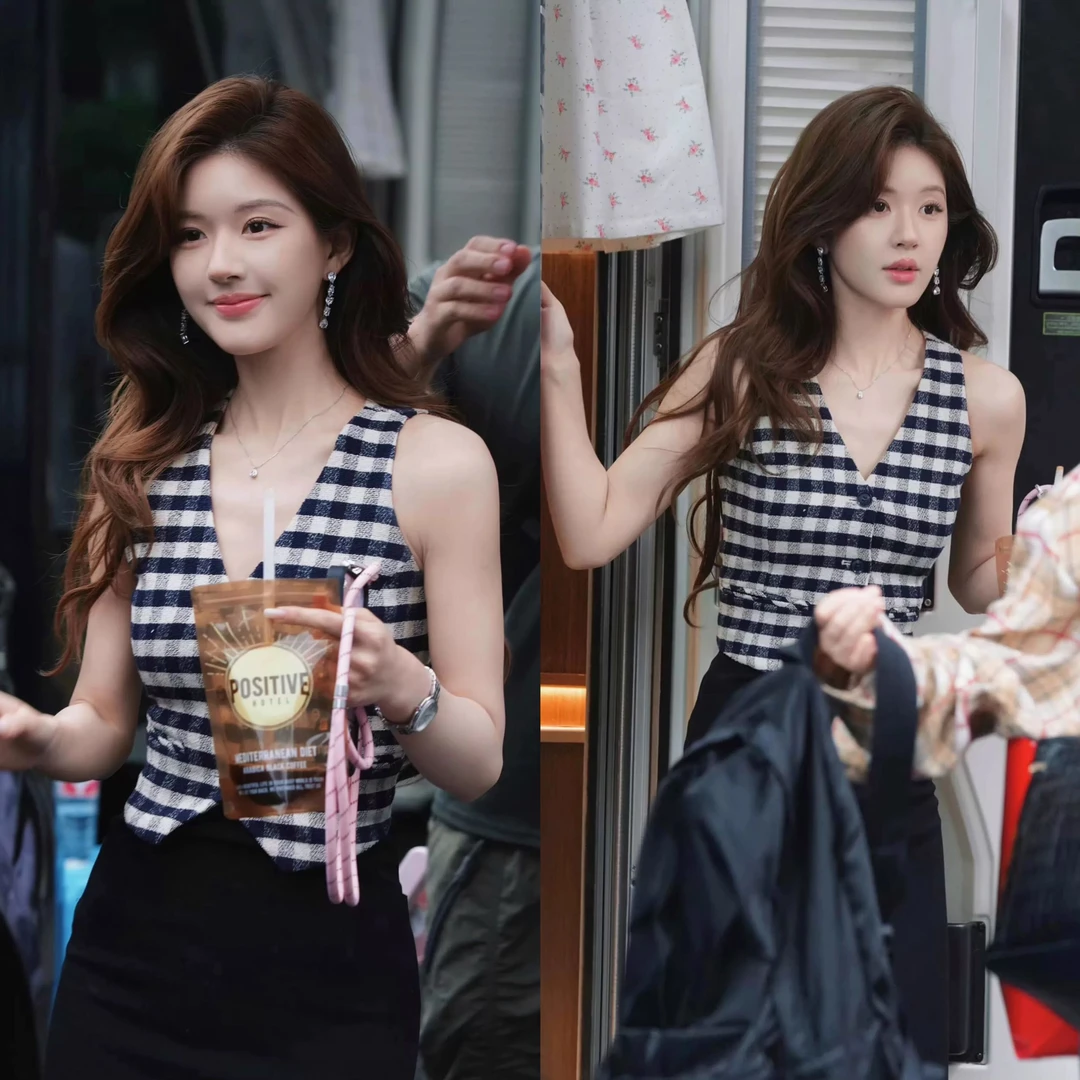 许我耀眼赵露思同款小香风V领马甲短款马夹格子纹开衫背心上衣女