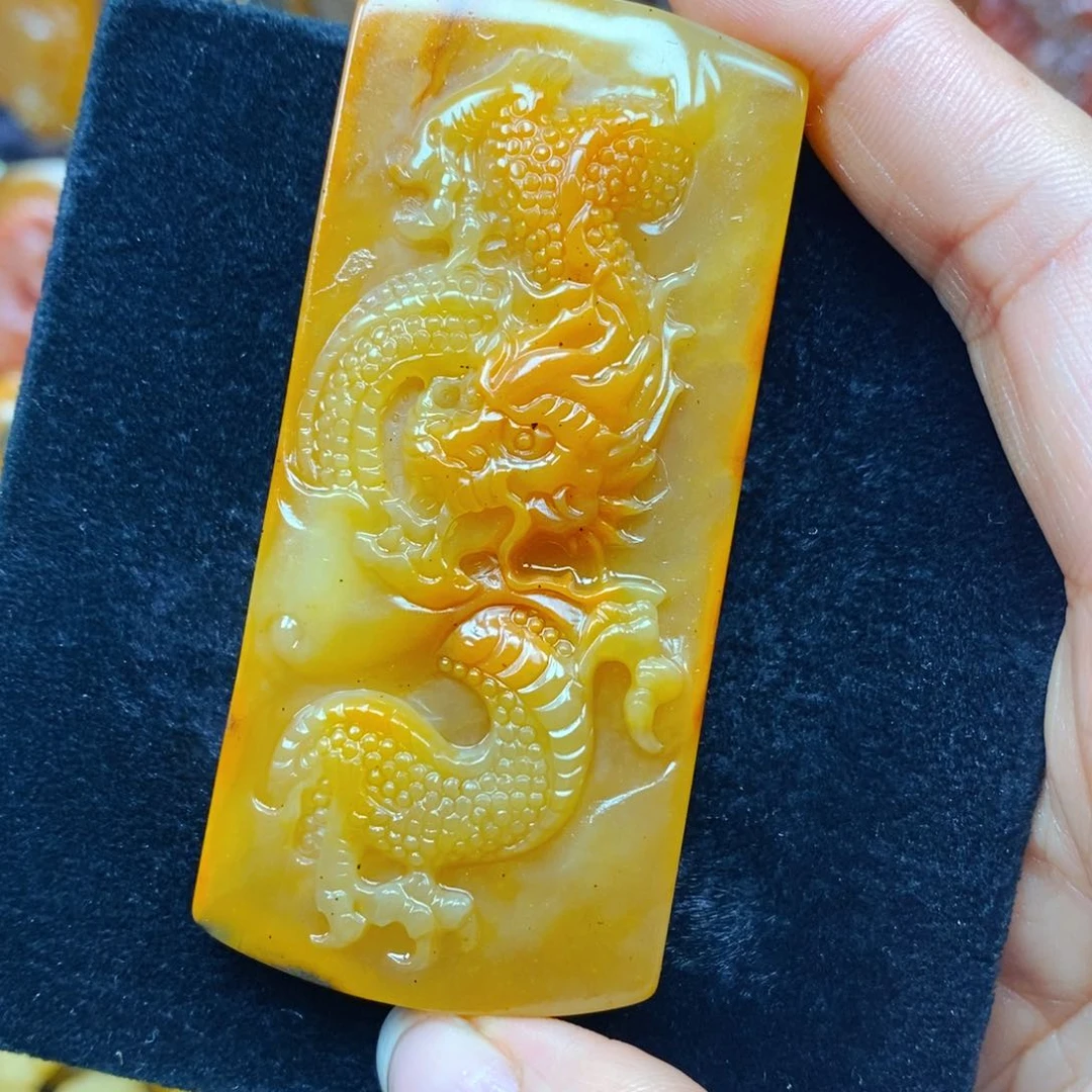 未镶嵌石英质玉（黄龙玉）颈饰