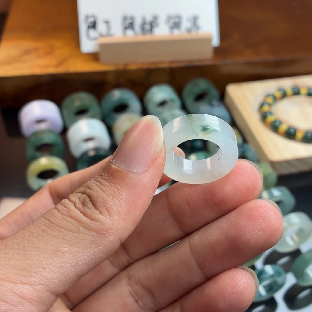 定制翡翠未镶嵌戒指