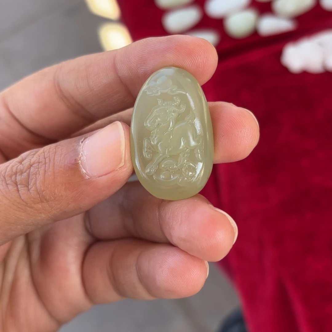 颈饰未镶嵌和田玉芹***哒羊挂件