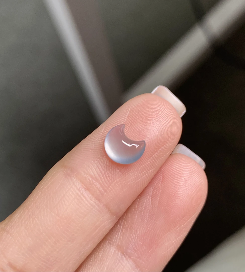 天然翡翠A货冰蓝月亮戒面滴流纯净无纹裂时尚讨喜欢尺寸7.1-6-3mm