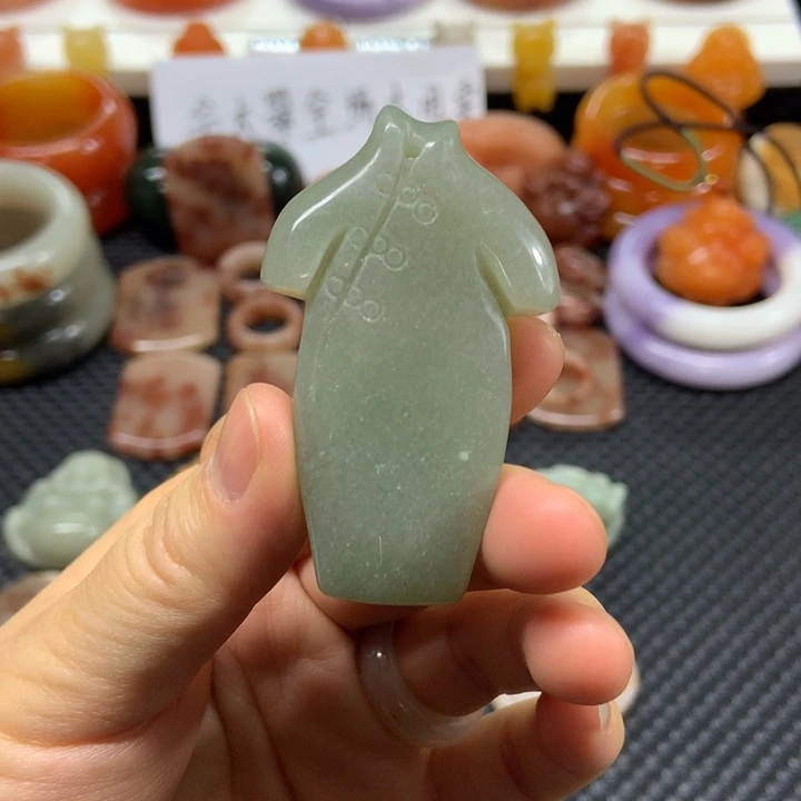 石英质玉未镶嵌颈饰
