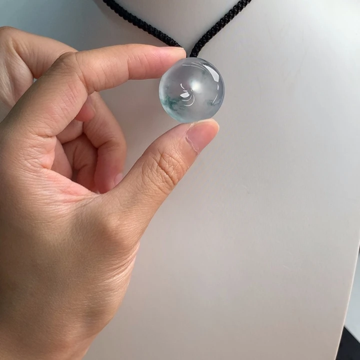 翡翠未镶嵌颈饰…..