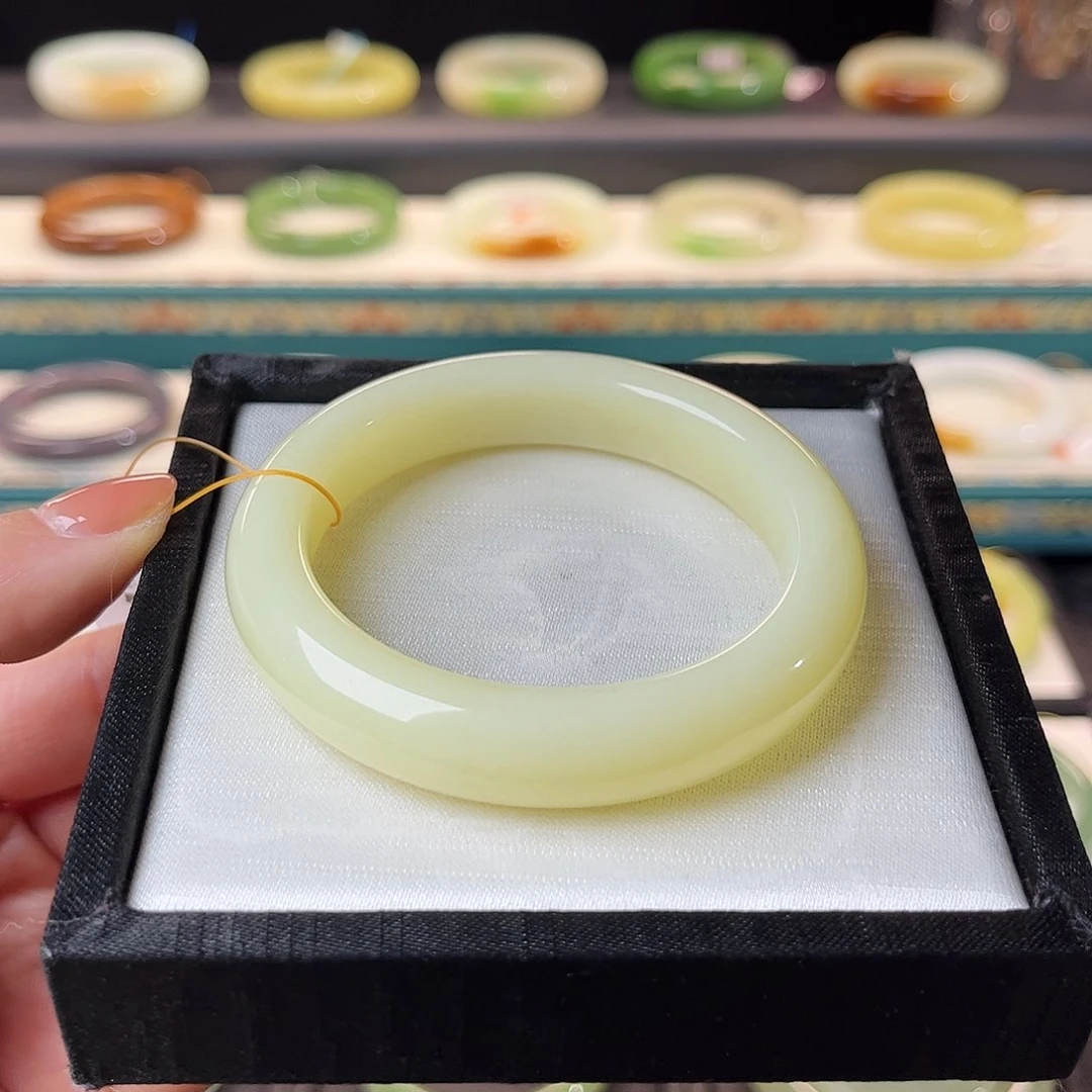 和田玉手镯未镶嵌  黄口奶黄包