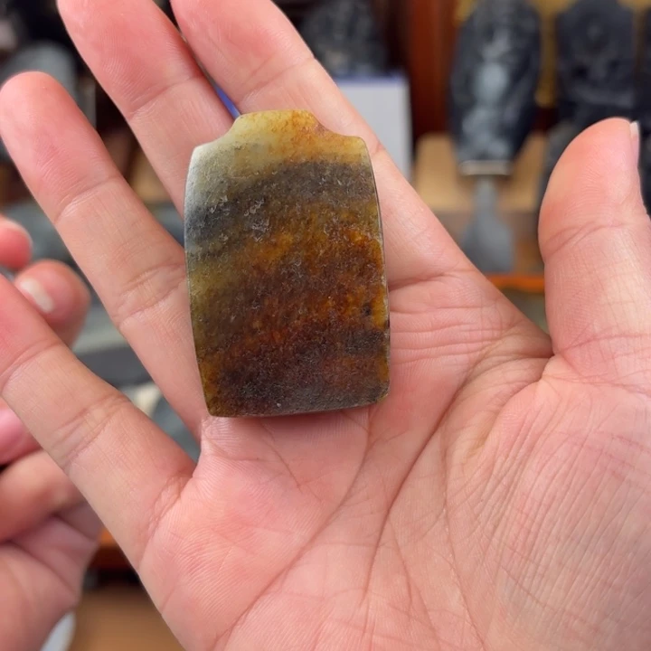 稻***c和田玉未镶嵌颈饰