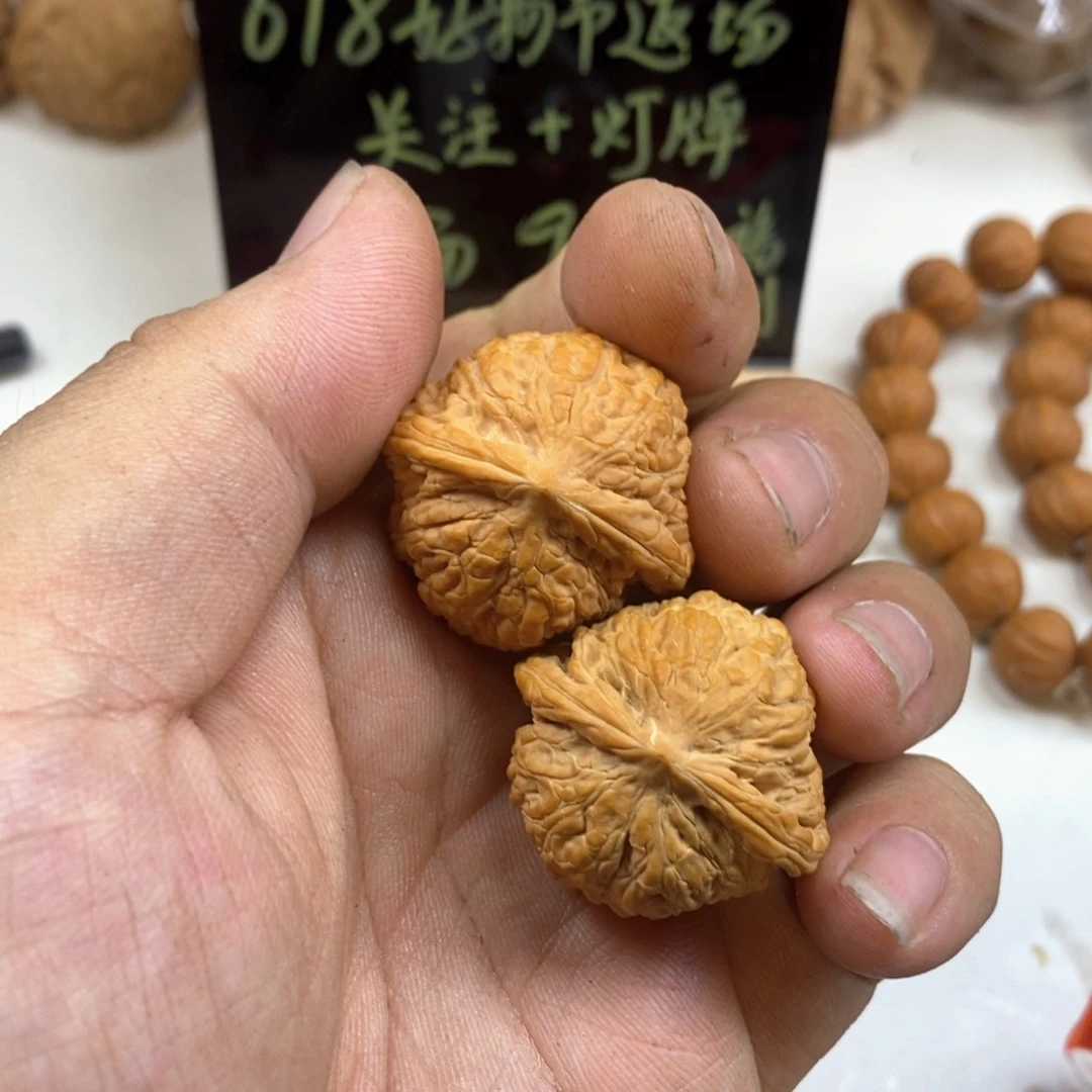 文玩核桃手把件33红宝石