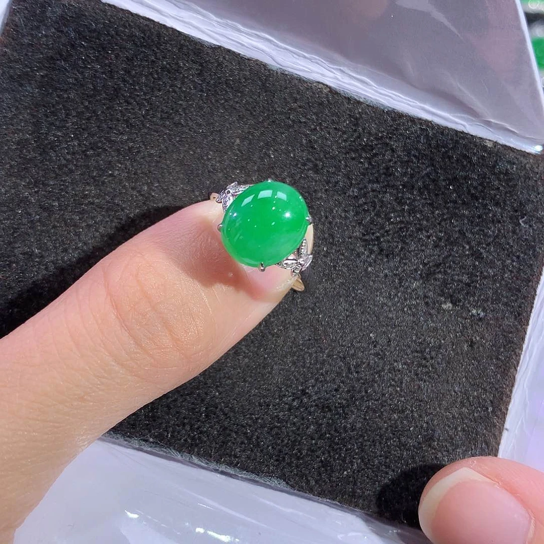 翡翠戒指18K金镶嵌戒指
