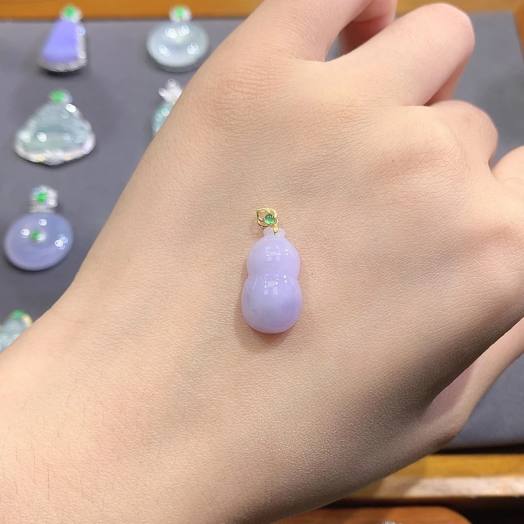 颈饰18K金镶嵌翡翠葫芦吊坠