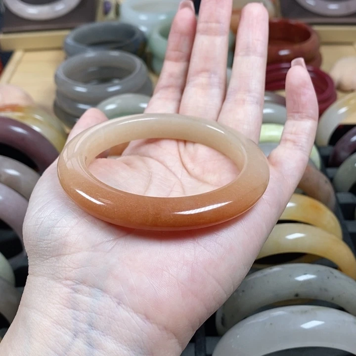 石英质玉手镯未镶嵌流*