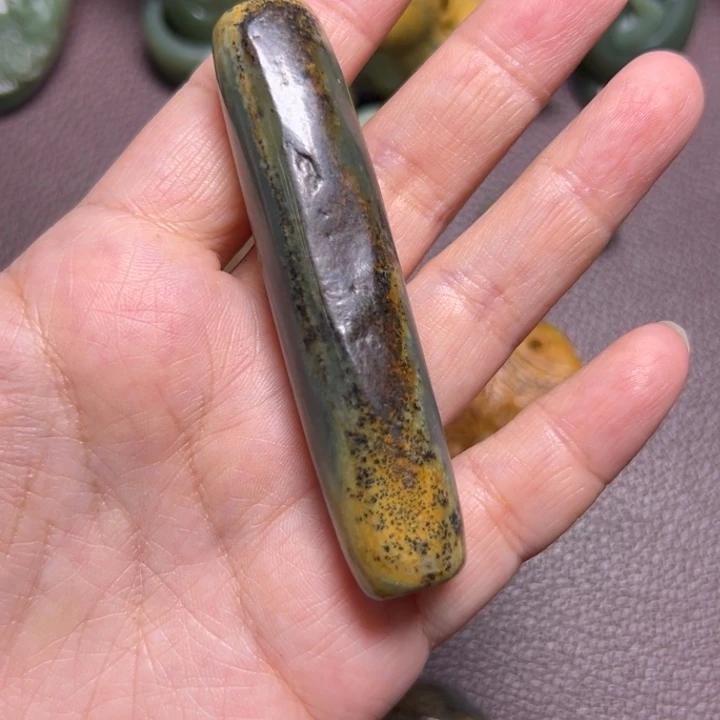四***子岫岩河磨玉（透闪石质玉）未镶嵌颈饰