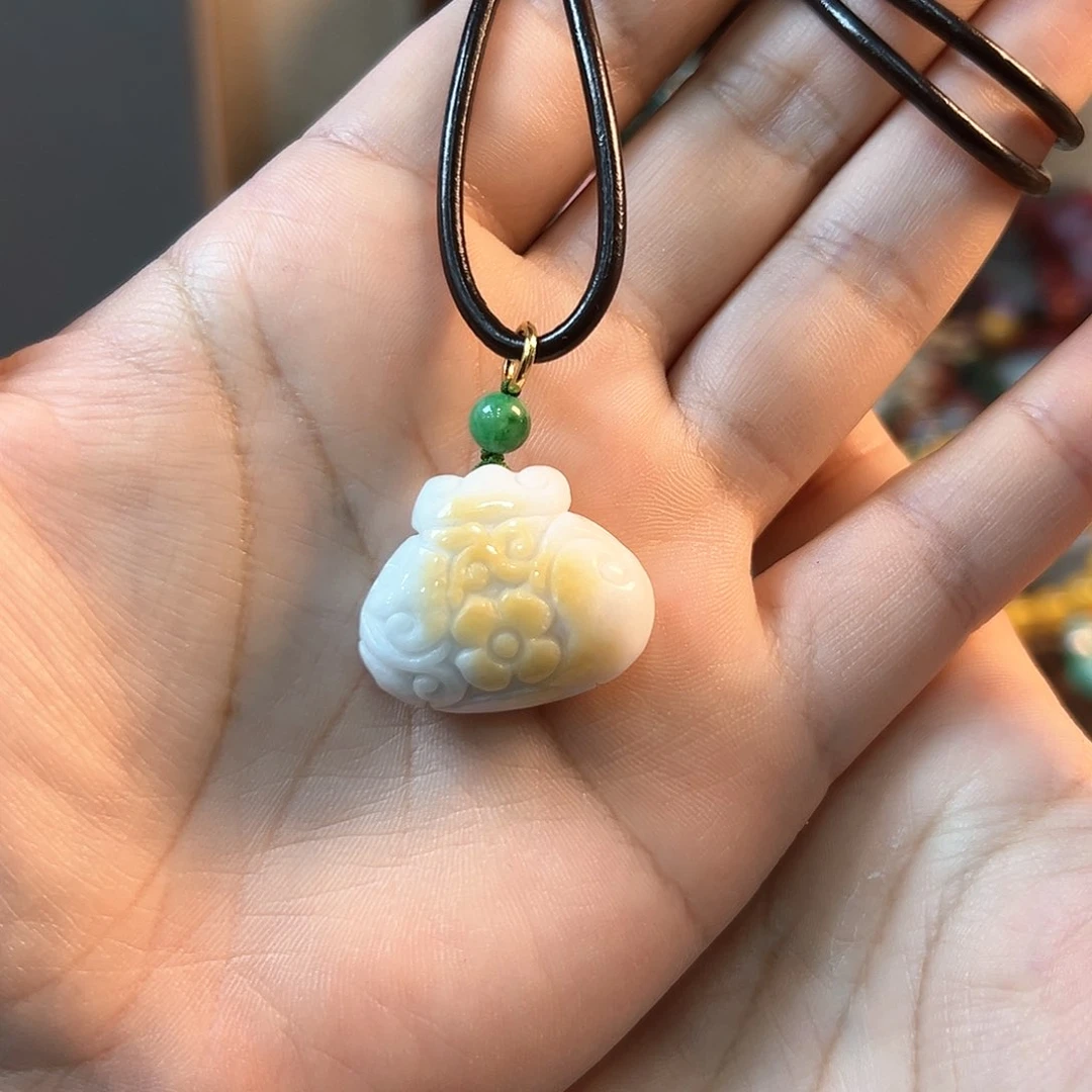 翡翠颈饰未镶嵌吊坠