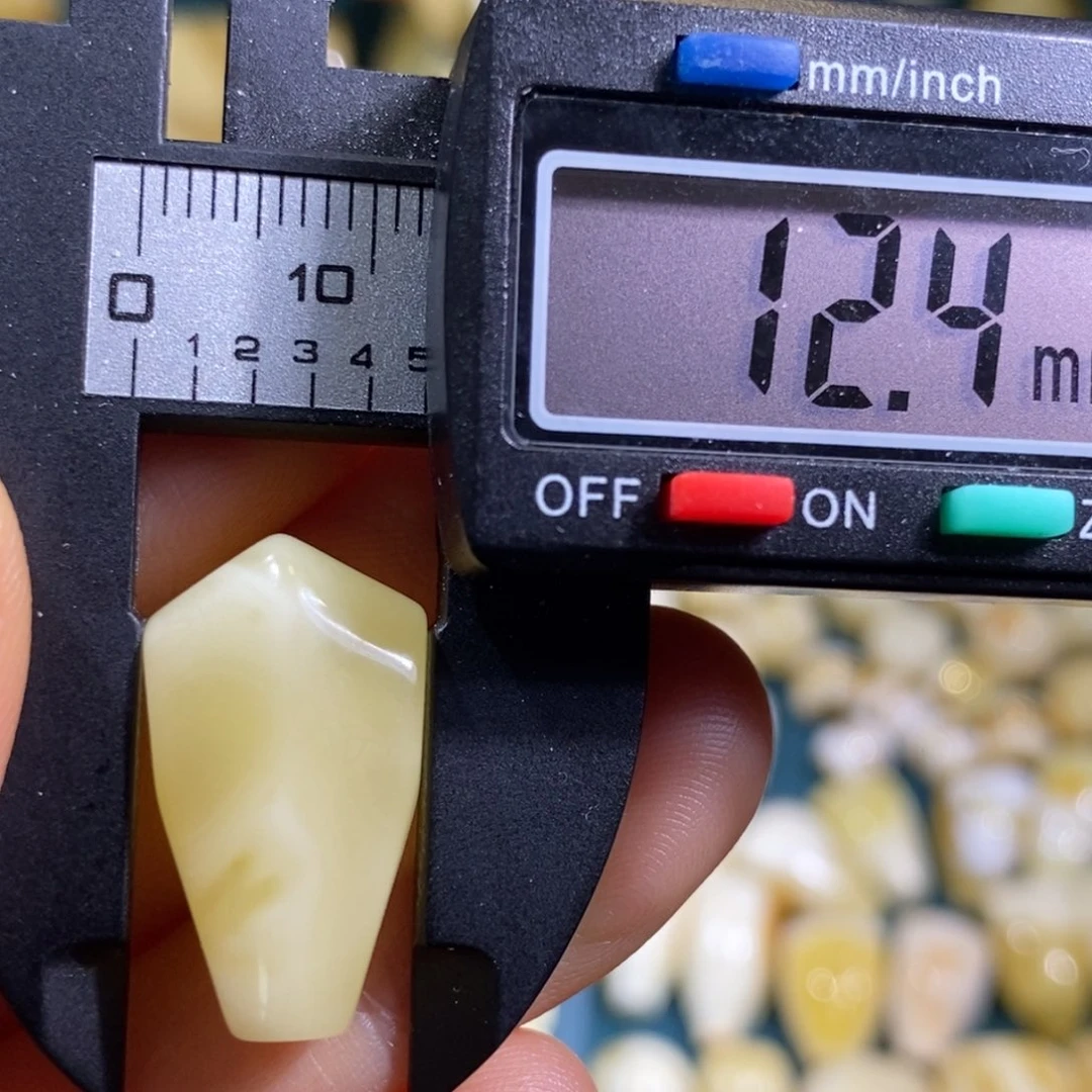 未镶嵌蜜蜡裸石配饰