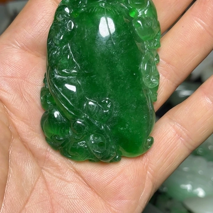 又***彩翡翠未镶嵌颈饰翡翠吊坠8888888