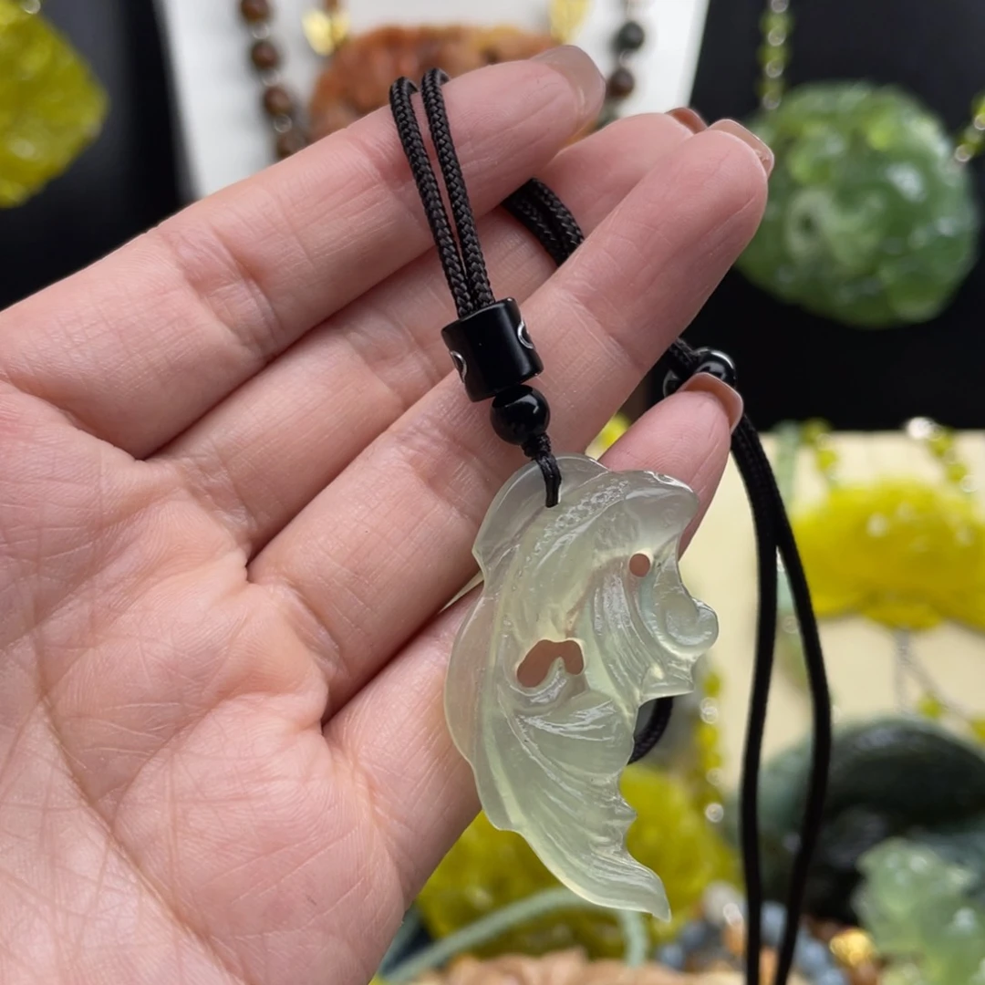 未镶嵌蛇纹石玉颈饰