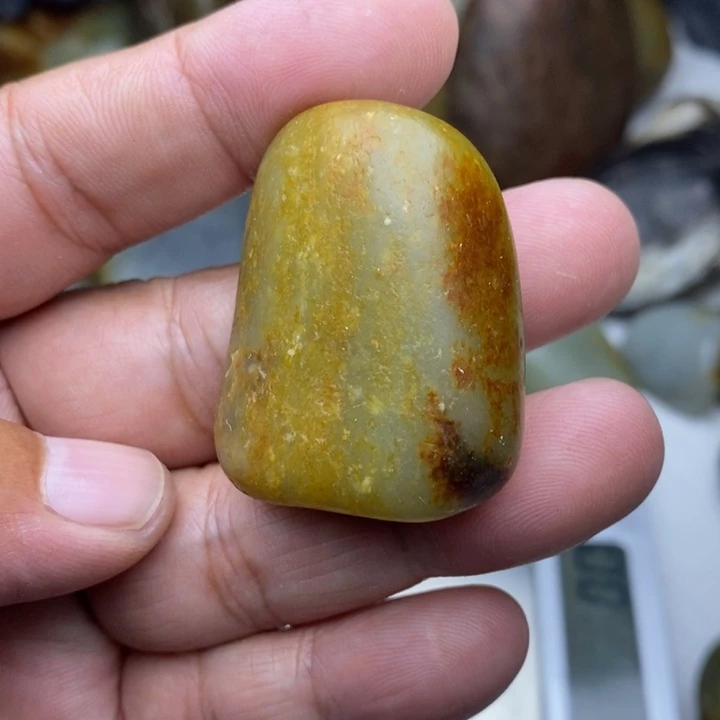 颈饰未镶嵌和田玉（子料）