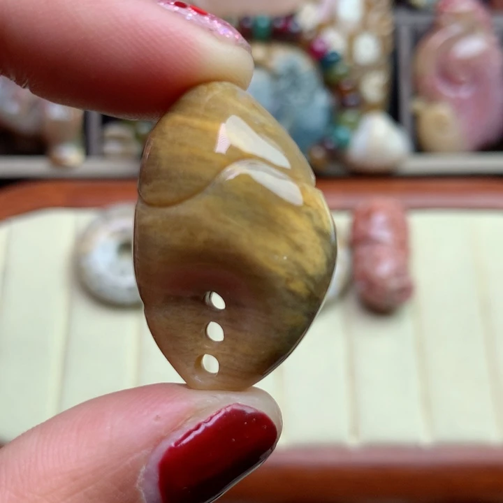 硅化珊瑚（珊瑚玉）颈饰未镶嵌