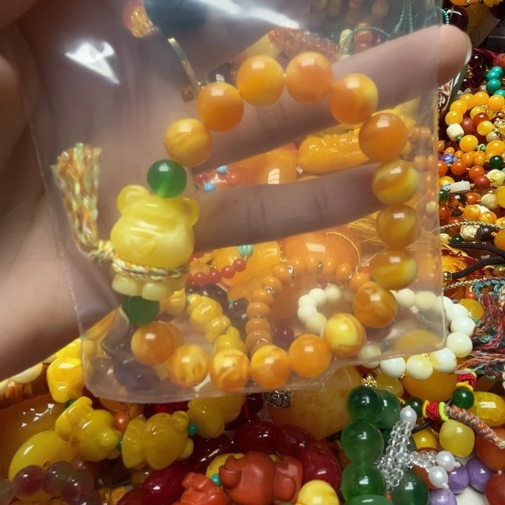 树脂制品初****人2604妖花小熊手链