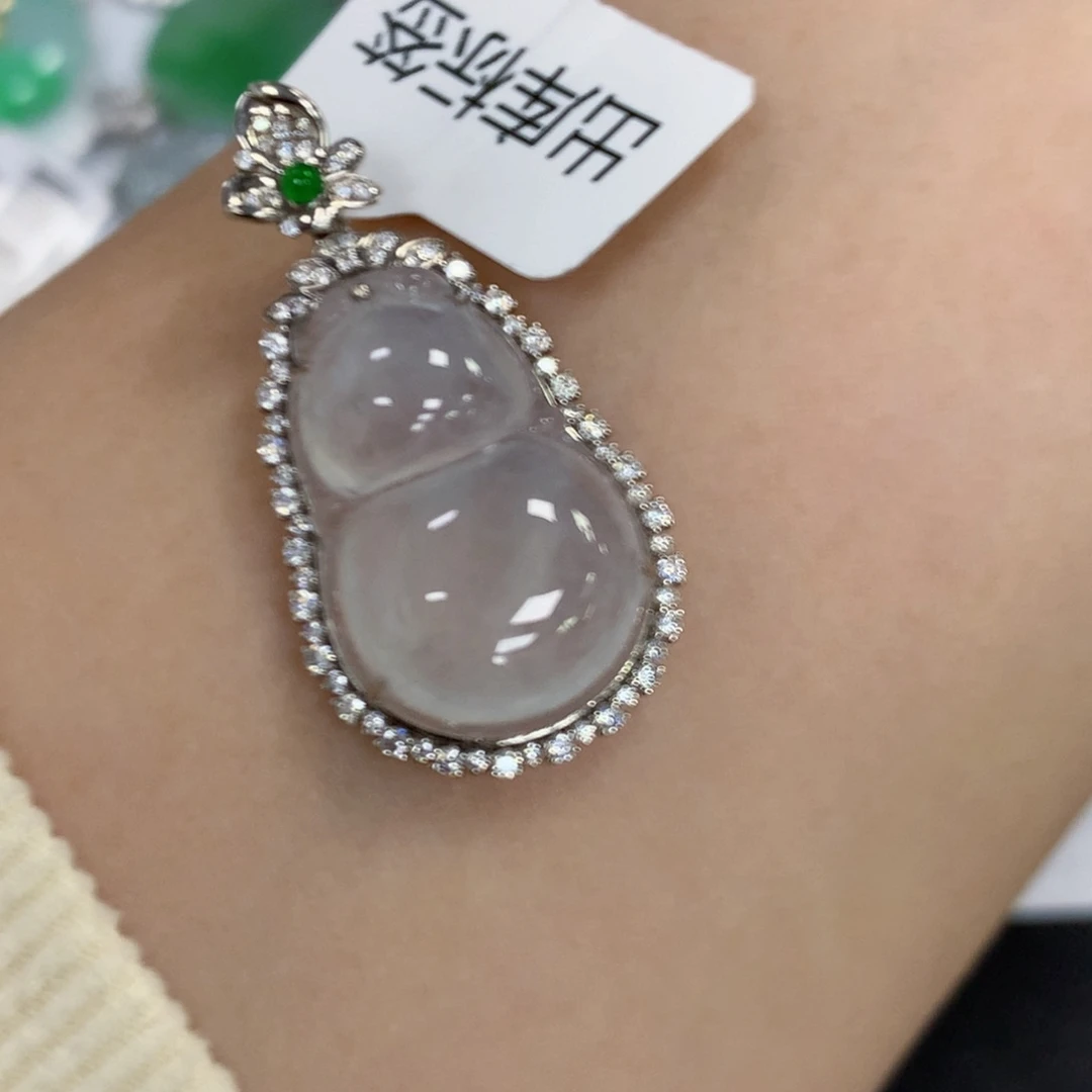 颈饰18K金镶嵌翡翠