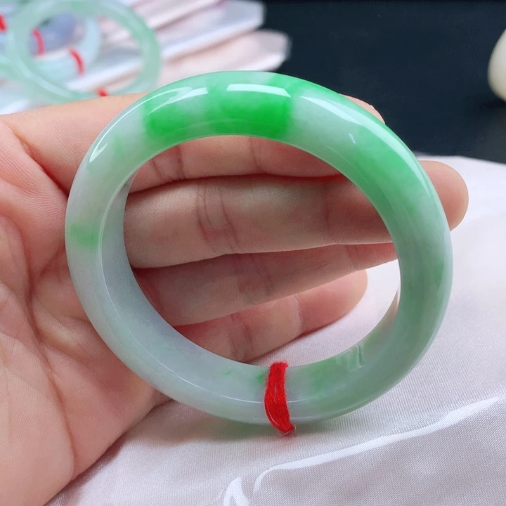 翡翠未镶嵌手镯53+飘阳绿翡翠手镯