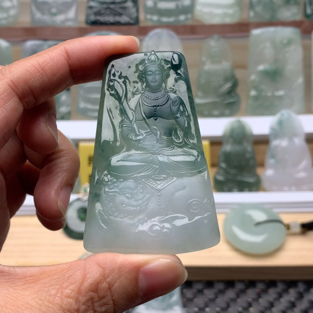 别***恙翡翠未镶嵌颈饰文殊