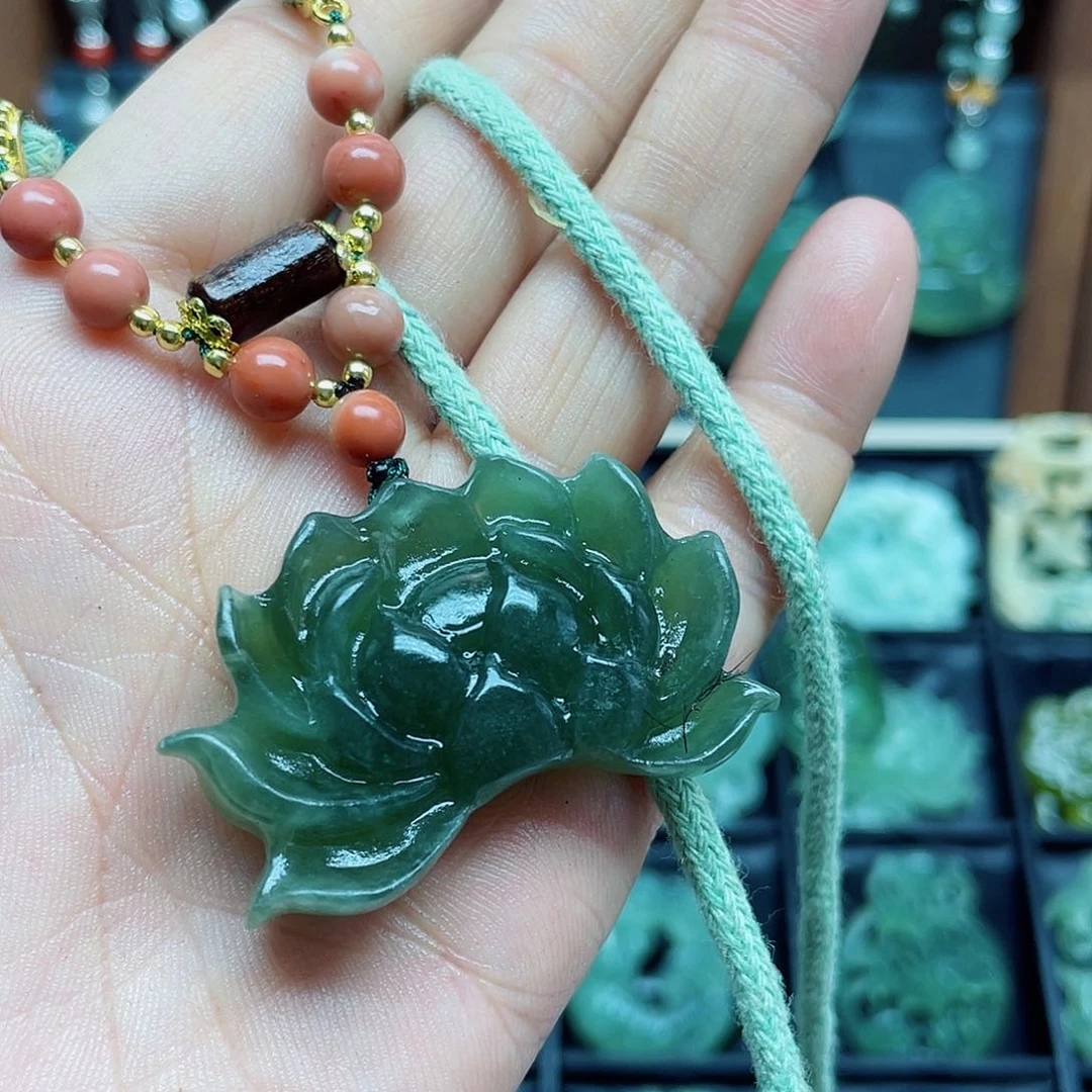 蛇纹石玉未镶嵌颈饰