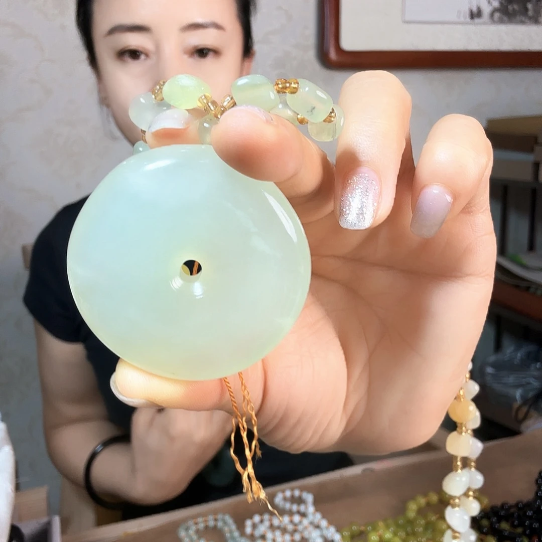 岫玉未镶嵌吊坠(赠链)妮