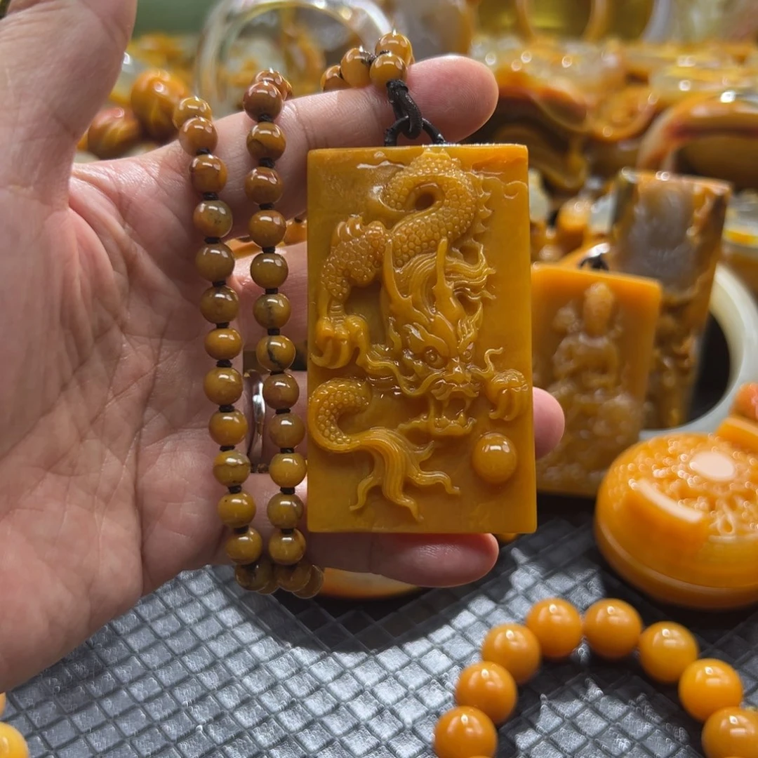 颈饰未镶嵌石英质玉