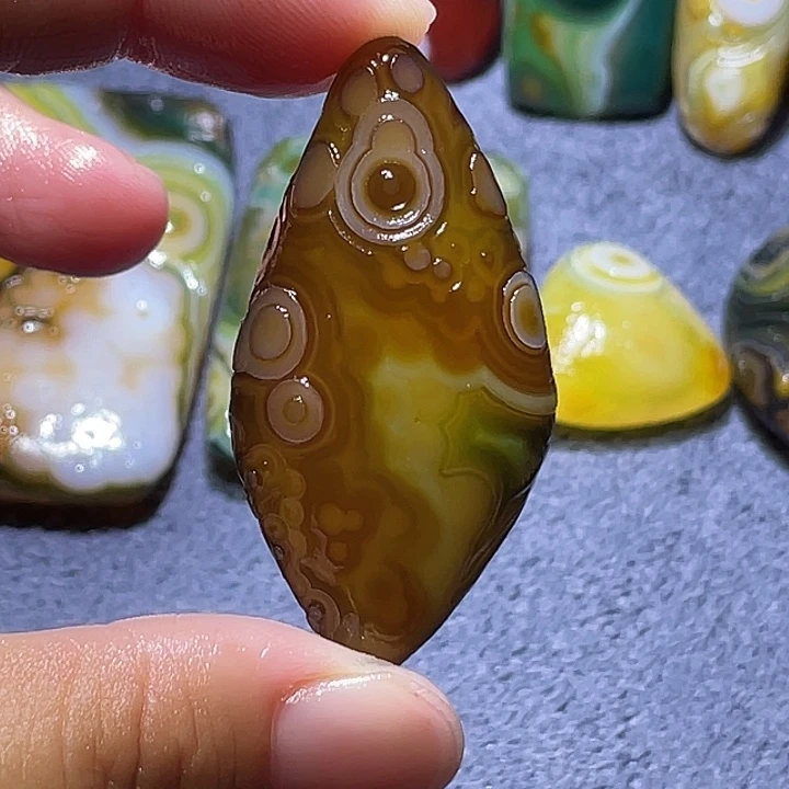 玛瑙/玉髓未镶嵌珠宝奇石