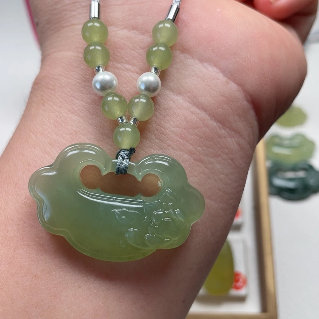 未镶嵌蛇纹石玉颈饰