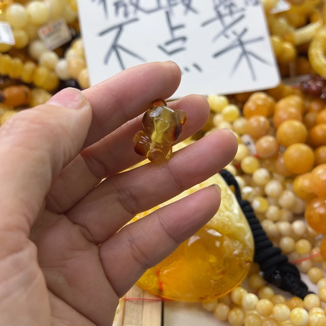 琥珀珠宝奇石未镶嵌