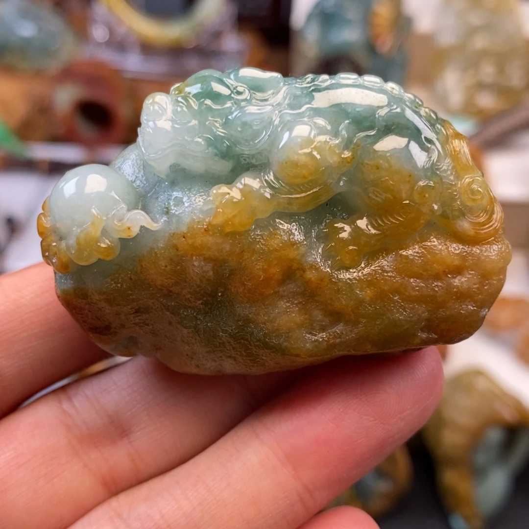 翡翠未镶嵌颈饰貔貅