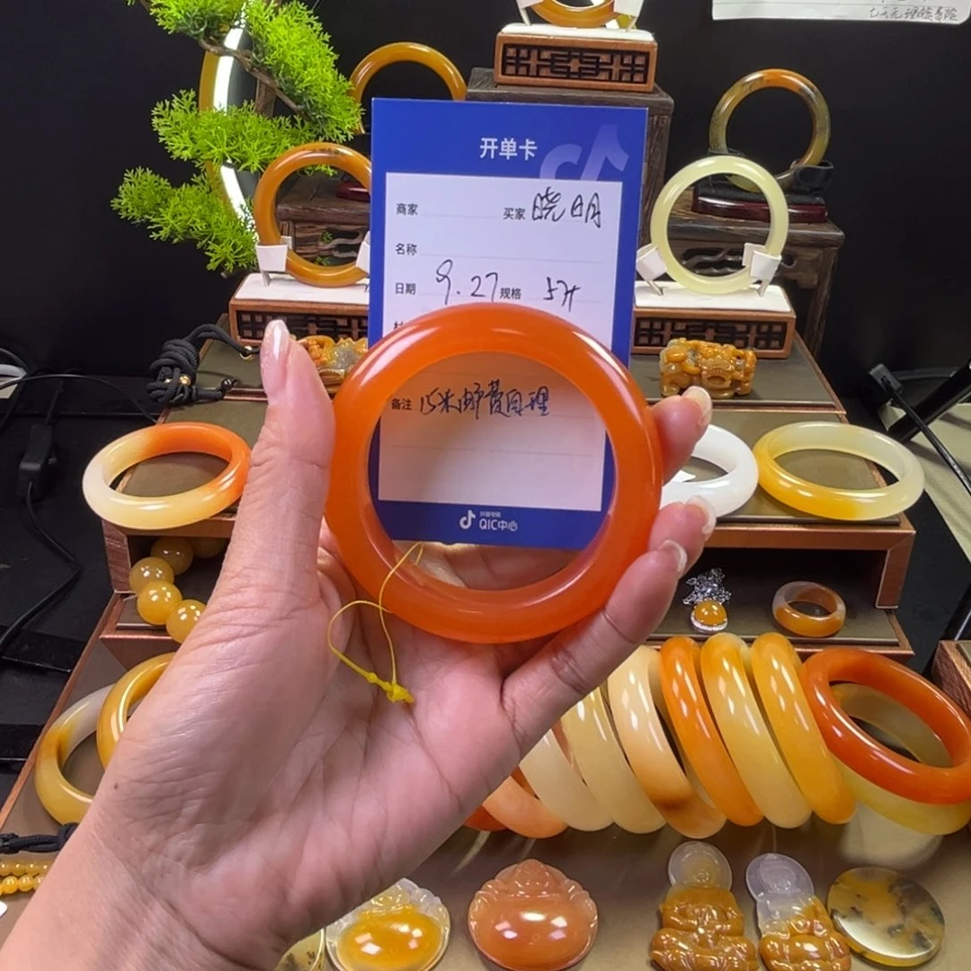未镶嵌手镯石英质玉晓*