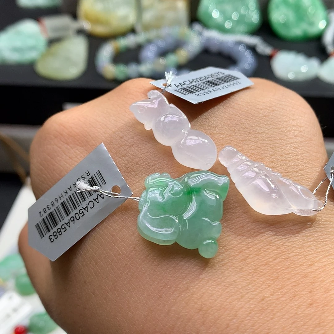 翡翠未镶嵌颈饰其一个发货