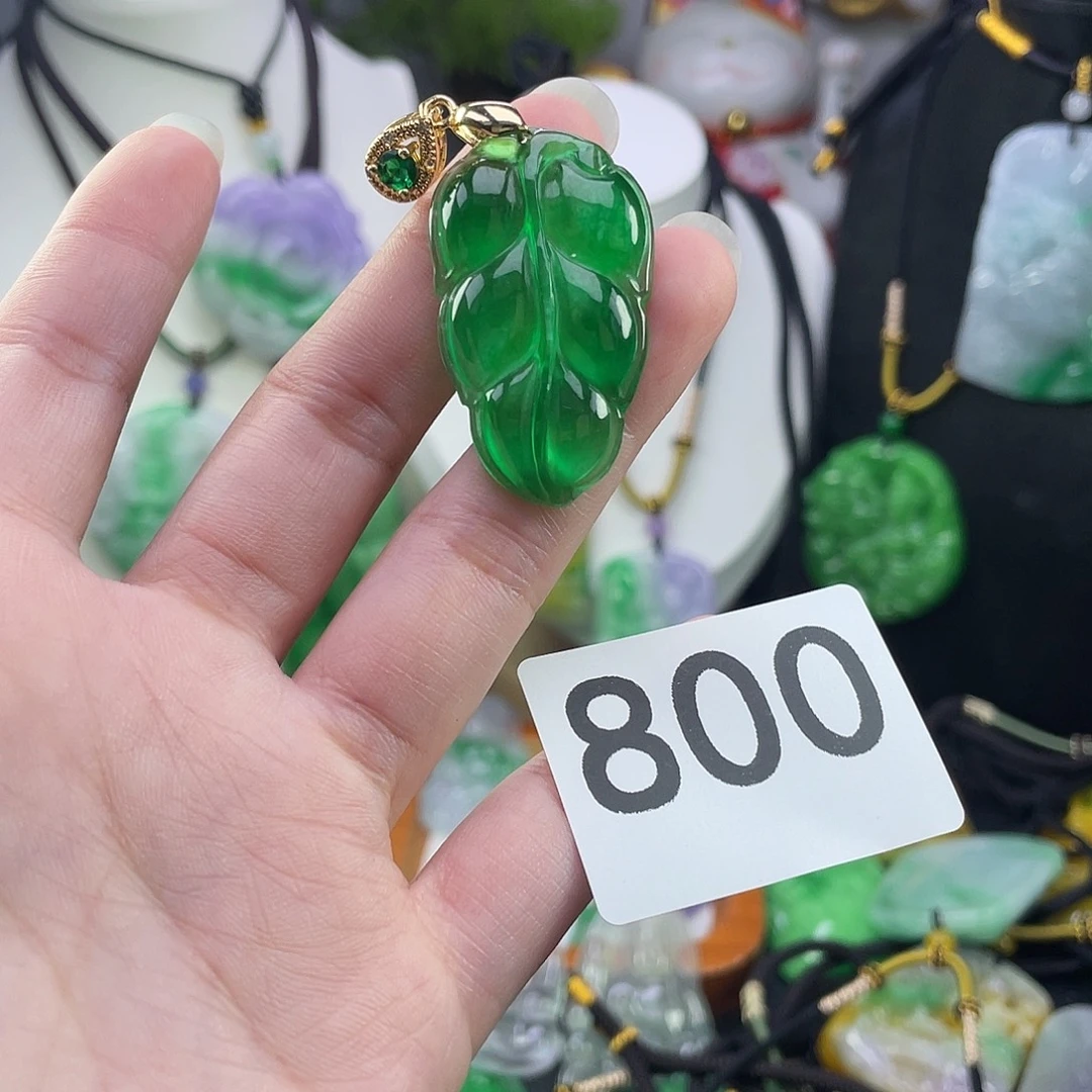 翡翠未镶嵌吊坠(赠链)