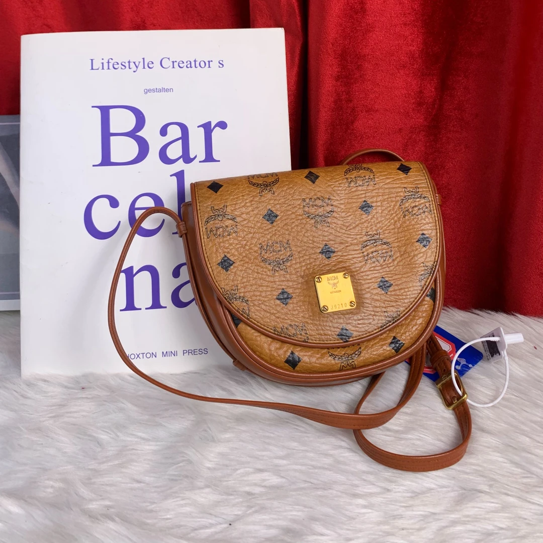 95新 MCM 干邑色盾牌包/EE09524511/4511